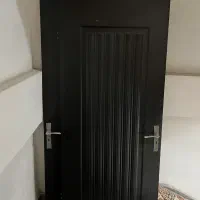 دو عدد در اتاق خواب