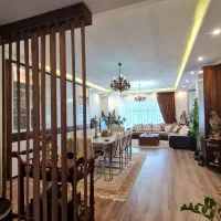 فاز 2 محله 2 / 103 متر /آخرین طبقه / غرق در نور
