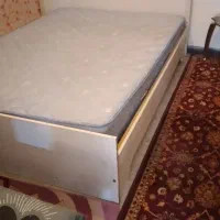 تخت دونفره سفید بهمراه خوشخاب سالم