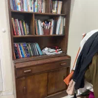 کتابخانه قدیمی‌چوبی