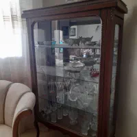 ویترین شیشه ای