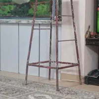 چهارپایه اهنی