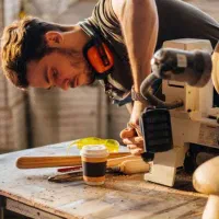 استخدام نیروی ساده نجاری