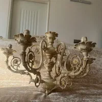 دو عدد لوستر ۶ شاخه و دیوارکوب و شلف