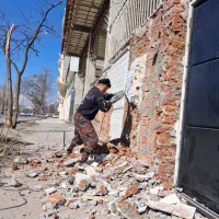 تخریب سازه نگهبان دیوارفرسوده وکنده کاری