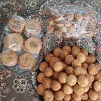 کیک و کولوچه فومن و انواع کوچه ها با طعم های مختلف