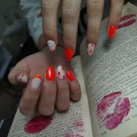 کاشت ناخن فقط 290