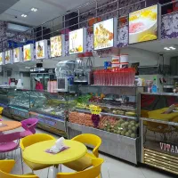 صندوقدار و فروشنده خانم