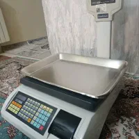 ترازو صدرا  قفسه مغازه