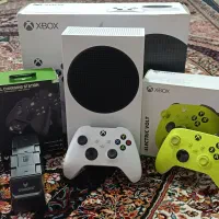 Xbox series s دو دسته و پایه شارژ