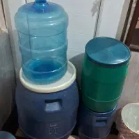 یک عدد بشکه آب سرد کن و ۳ عدد دبه در اندازه مختلف