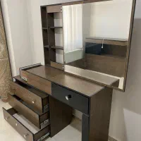تخت خواب دونفره همراه با میز آرایش