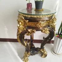 میز کنار سالنی