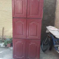 یک عدد کابینت بزرگ ۳ طبقه جا دار وسالم وتمیز