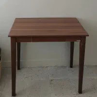 میز چوبی