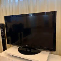 تلویزیون LCD و میز