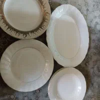 مقداری ظرف فروشی
