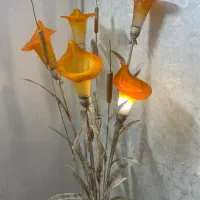 آباژور ایستاده