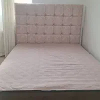 تخت دونفره باتشک  ولمسه چوبی   سالم وتمیز
