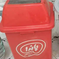 سطل بزرگ وسطل آشغالی