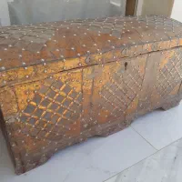 فروش یک صندق چوبی قدیمی