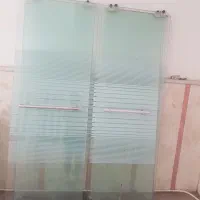 شیشه ریلی بین کابین حمام