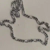 یک زنجیر مردانه و سرویس  زنانه و گوشواره