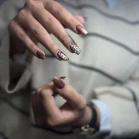 کاشت ناخن،ترمیم ناخن،پدیکور،کفسابی،لیفت ابرو