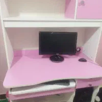 میز کامپیوتر در حد نو