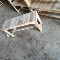 نیمکت چوبی