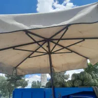 چتر بزرگ میوه فروشی با ارابه