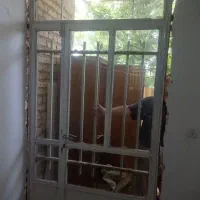 درب وپنجره آهنی سبک باشیشه ورنگ شده