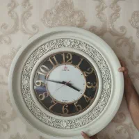 ساعت دیوار و میز تلویزیون