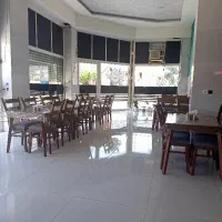 به یه نفر نیروی خانم جهت کار در رستوران  سالن کار