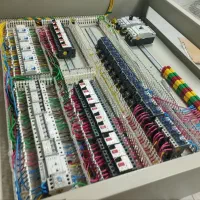 طراحی اجرا ساخت تابلو برق‌صنعتی