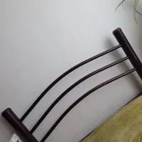 تخت فلزی