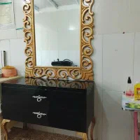 دوتا آینه کنسول و آرایشگاهی