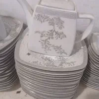 سرویس کامل ۱۳۵ پارچه برند توس چینی (۱۸ نفره)