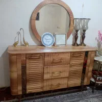 آیینه کنسول و یک جفت شمعدونی زیبا