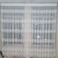 پرده توری ۲ × ۲ بعلاوه اضافه بریده شده اش