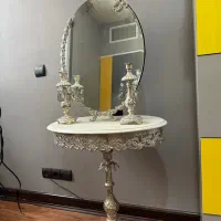 آینه و شمعدان و میز روکش نقره