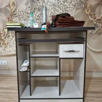 میز کامپیوتر و کتابخانه