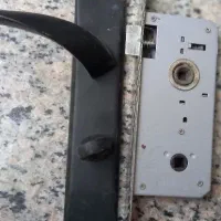 قفل و دستگیره حمام دستشویی