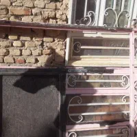 در هال دو لت فروشی