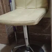 صندلی و میز جلو مبلی