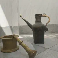 هاون ۱۰۰ ساله عتیقه و آفتابه مسی تاجدار ۸۰ساله