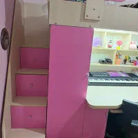 تخت و کتابخانه