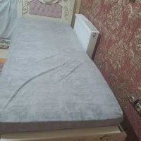 سرویس خواب ومیز ارایش وساعت ومیز نهارخوری ۶نفر