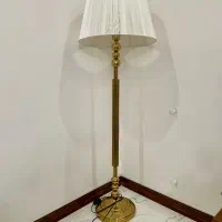 اباژور ایستاده