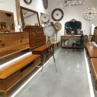میز تلویزیون و آینه کنسول